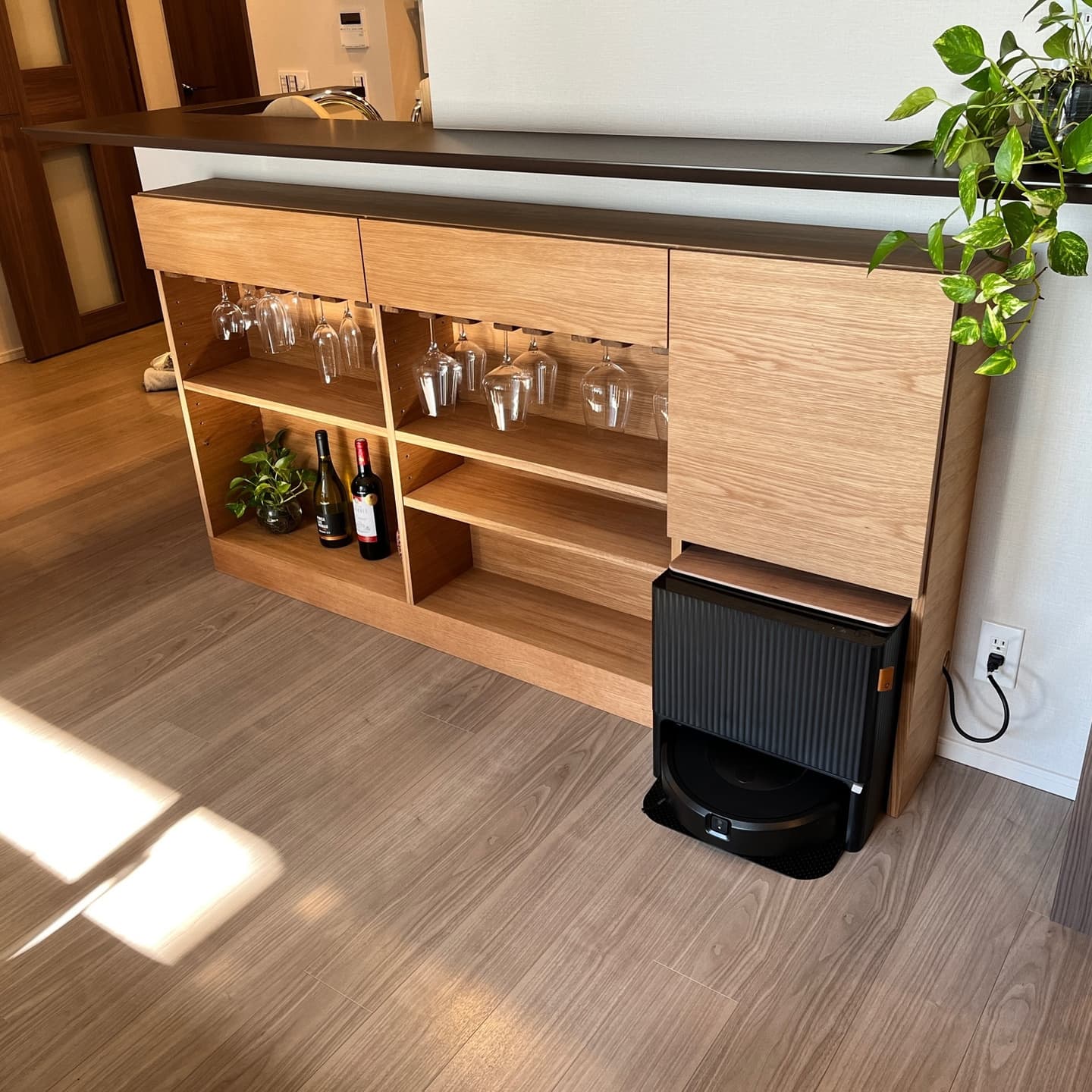 オーダー家具　ルンバの納まるサイドボード