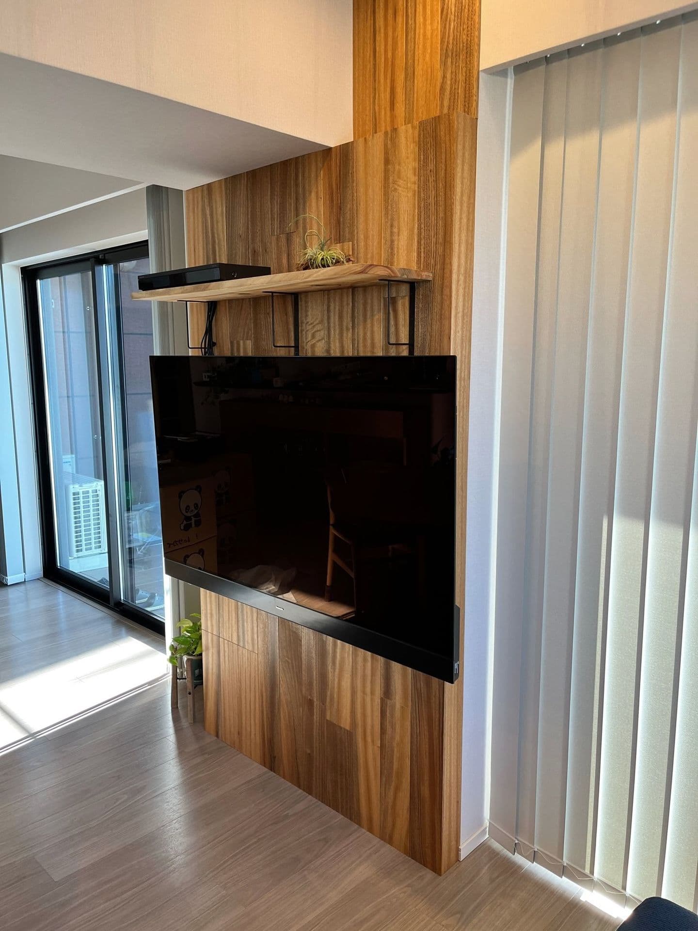 壁掛けTVボード