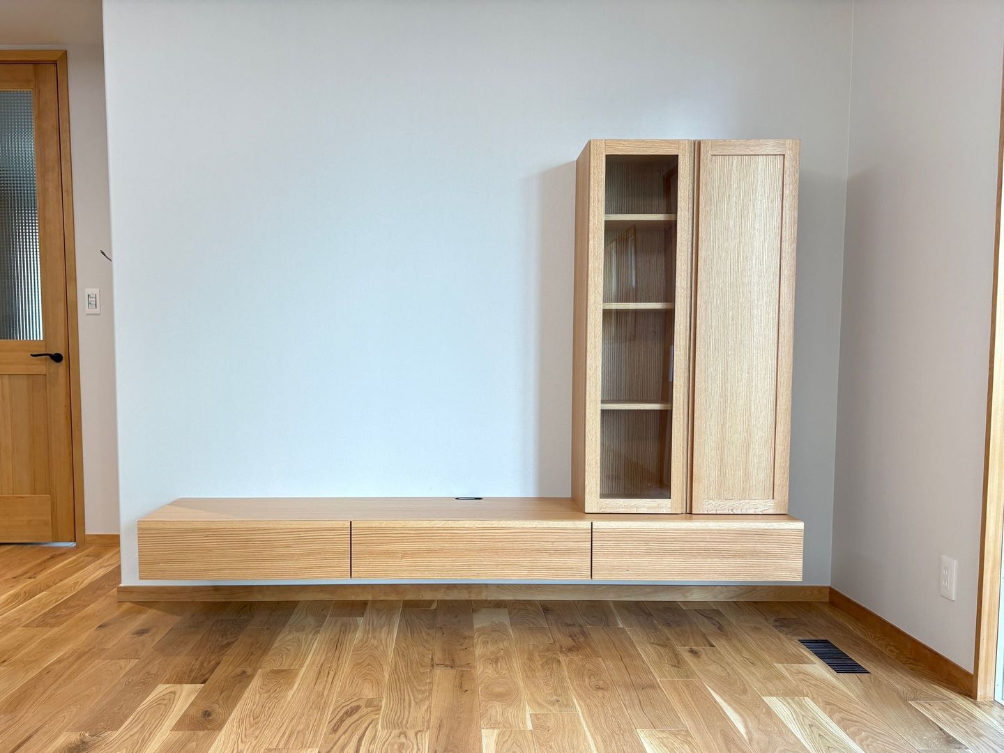 壁掛けテレビ　柏木工のＴＶボード　SLIM